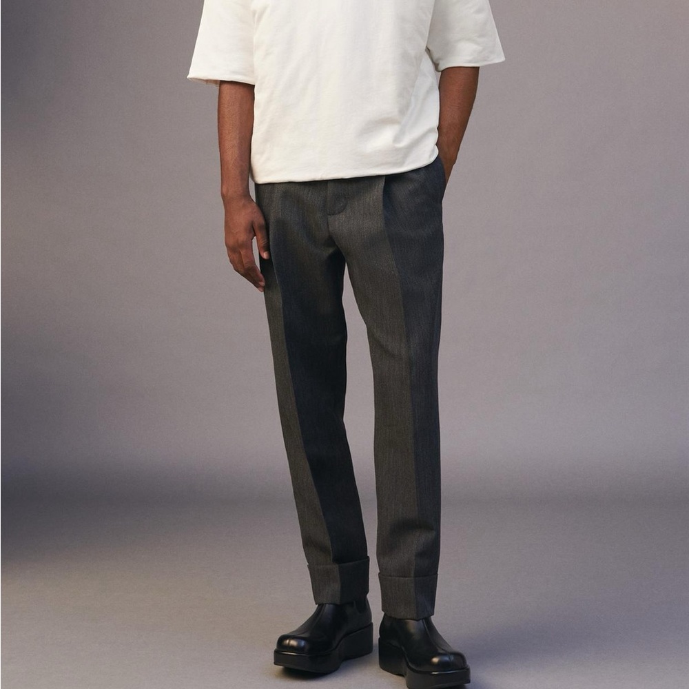 NWOT Zara Men's Limited Edition Pleated Pants w/ Cuff design. 32/32